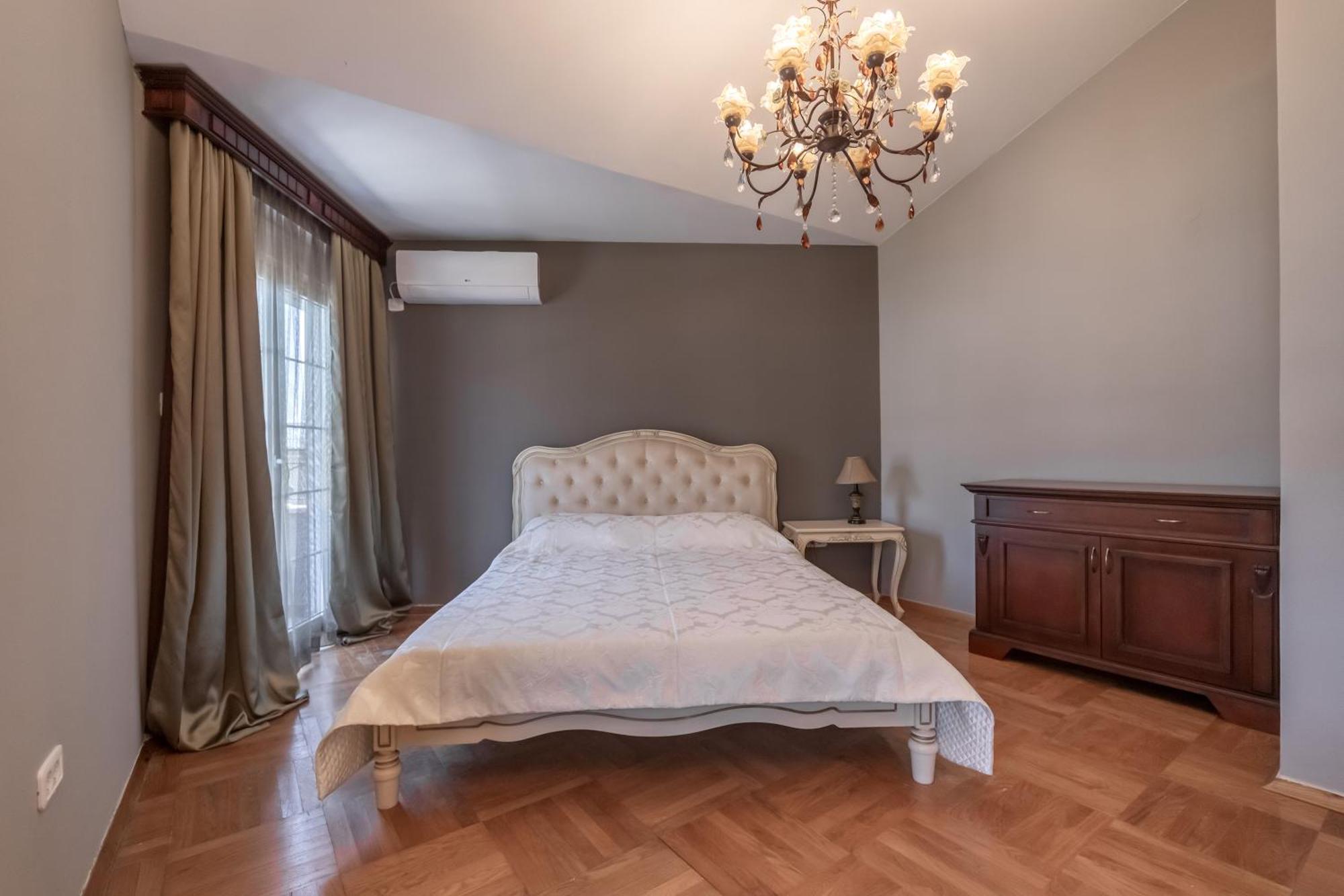 Favorite Aparthotel *
