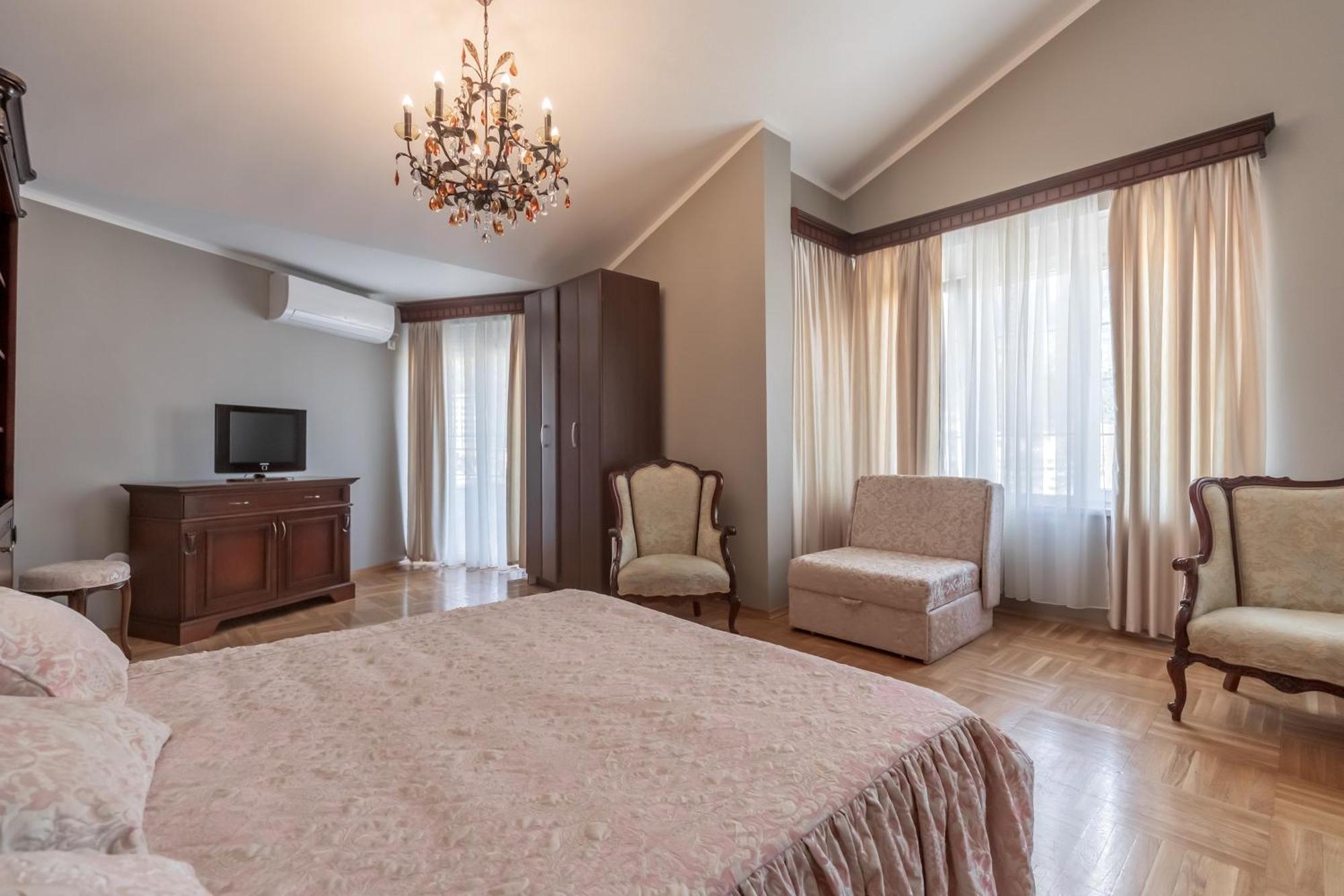 Favorite Aparthotel Budva