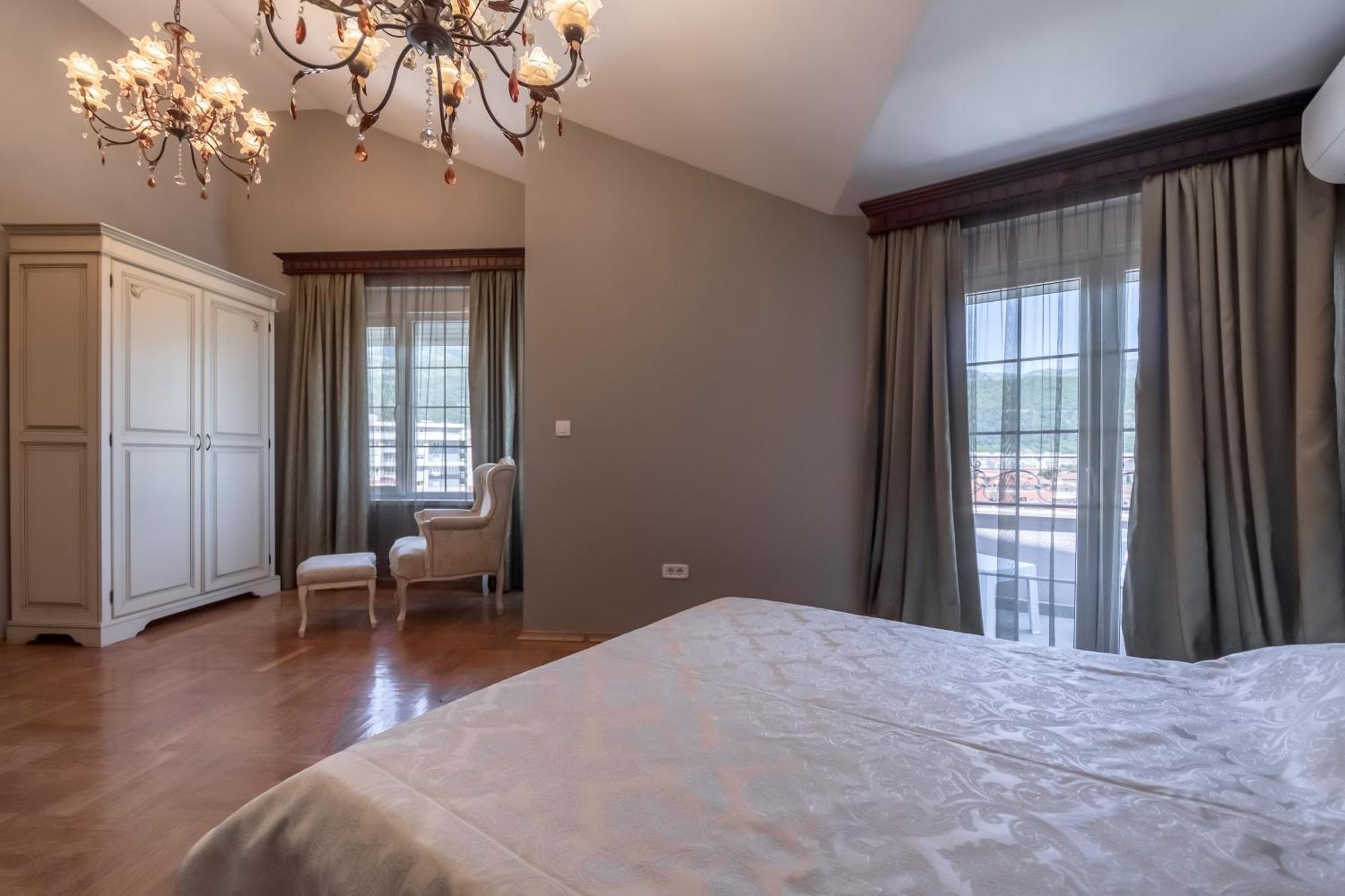 Favorite Aparthotel *